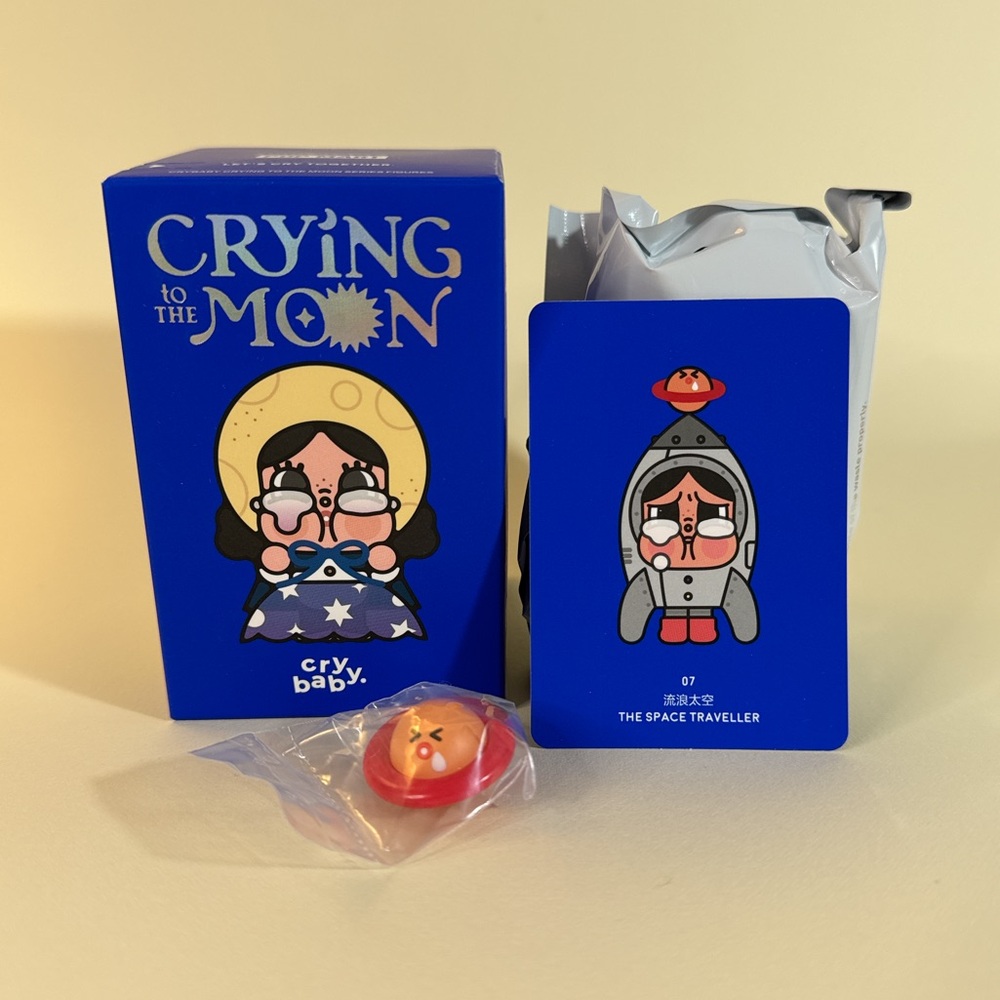 Crybaby Crying to the Moon • Space Traveller • POPMART - Picture 6 of 6